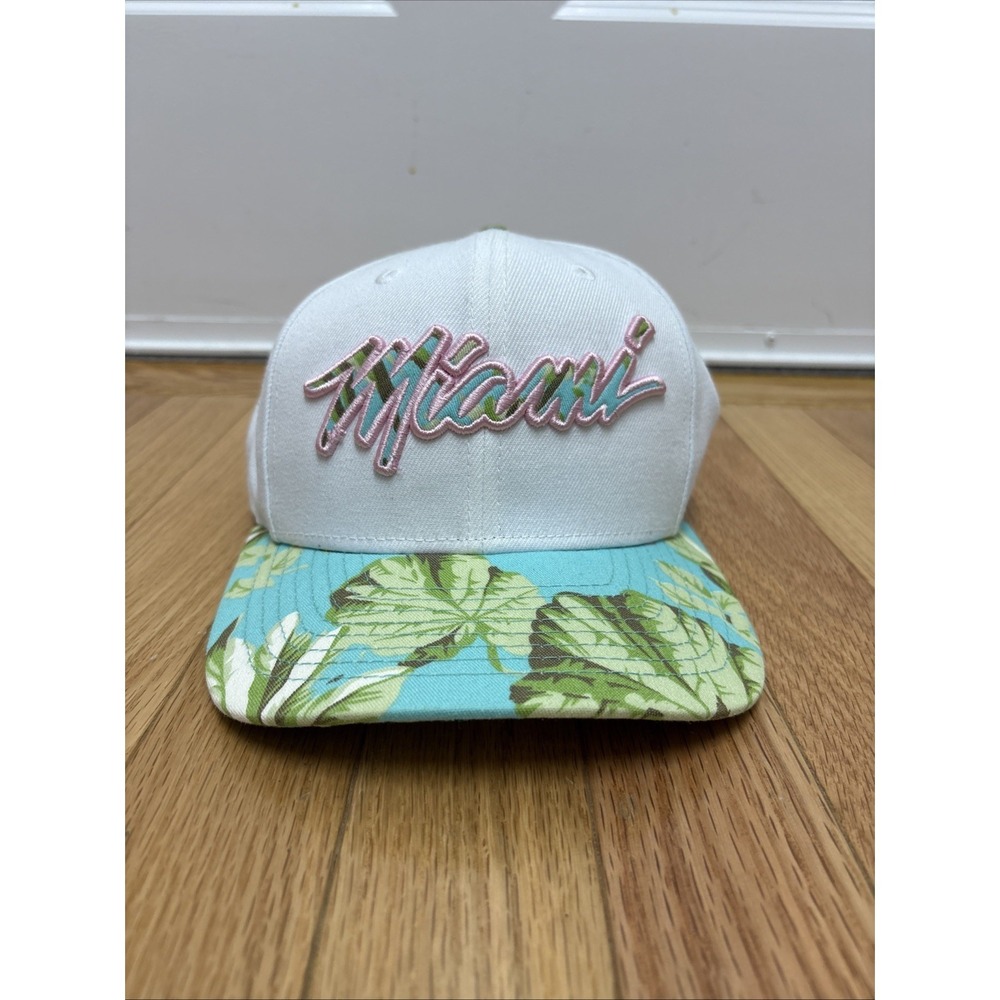 New Era 9FIFTY Miami‎ Heat Court Culture Snapback Hat White Tropical Floral OSFM